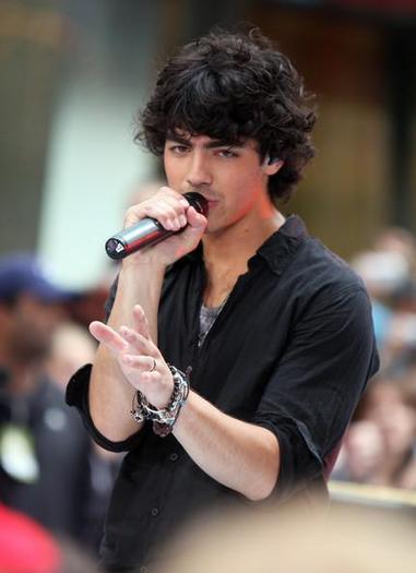 Joe_Jonas_1264192302_0