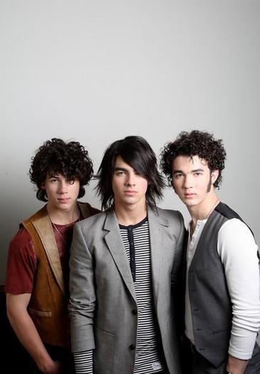 Joe_Jonas_1264192457_2 - jonas brothers