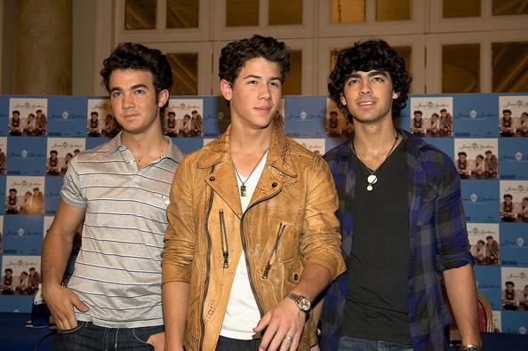 Joe_Jonas_1264192501_0 - jonas brothers