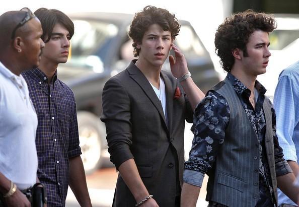 Joe_Jonas_1264192542_4 - jonas brothers