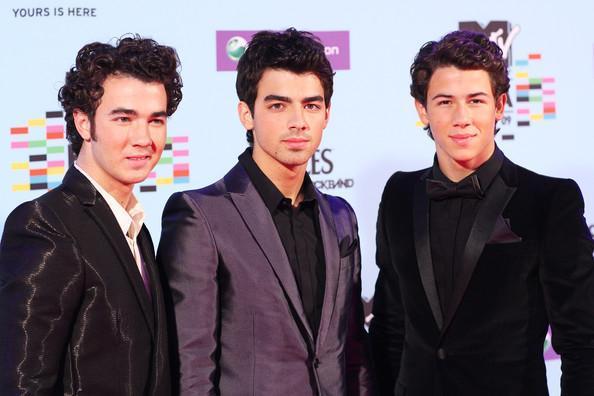 Joe_Jonas_1264192924_2 - jonas brothers