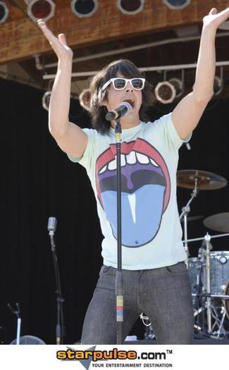 Joe_Jonas_1253629175_3 - jonas brothers