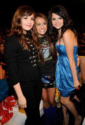 demi miley selly - Demi Lovato
