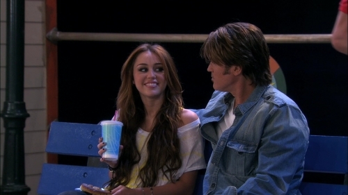 normal_4x06_mkv_001001751 - 0 00 aici 1