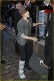 QWKAWEYUUJFSCBDJAVY - justin bieber