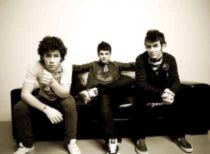 ERAOWSYXVHDRFDEFNSC - jonas brothers