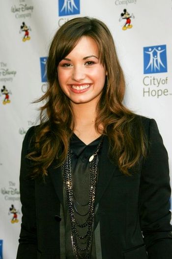 2Demi Lovato - starurile mele preferate