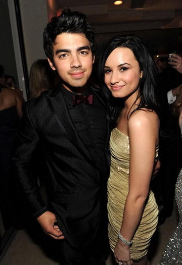 thumb_size1 - jonas brothers