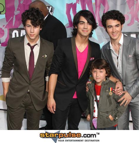 Joe_Jonas_1253629256_0 - jonas brothers