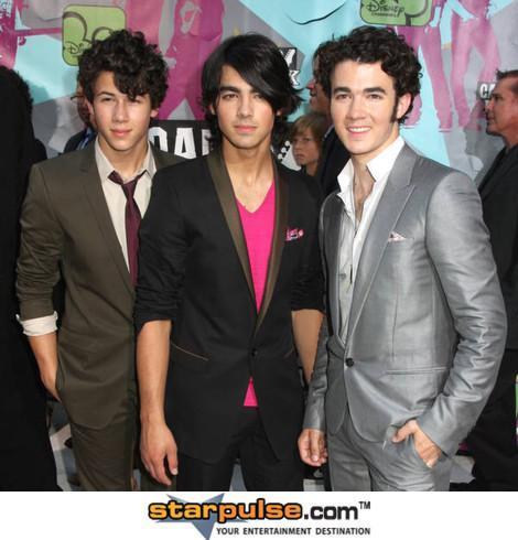 Joe_Jonas_1253629256_1 - jonas brothers