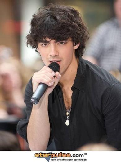 Joe_Jonas_1253629257_4 - jonas brothers