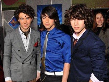 Joe-Jonas-1210599062 - jonas brothers