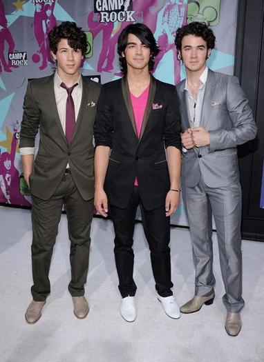 Nick_Jonas_1239894095_4 - jonas brothers