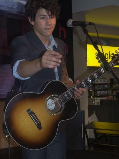 Nick_Jonas_1239894117_1 - jonas brothers