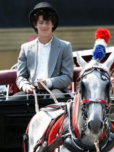 Nick_Jonas_1239894174_4