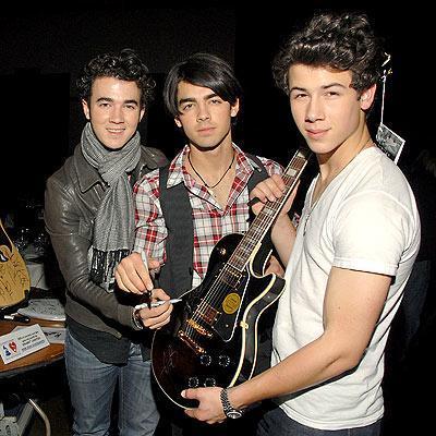 Nick_Jonas_1239994063_1 - jonas brothers
