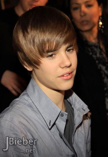 20236140_HXJIEYKSB[1] - Justin  Bieber