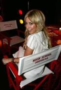 BMURZKRBDPNUISDDUNM - ashley tisdale-poze noi