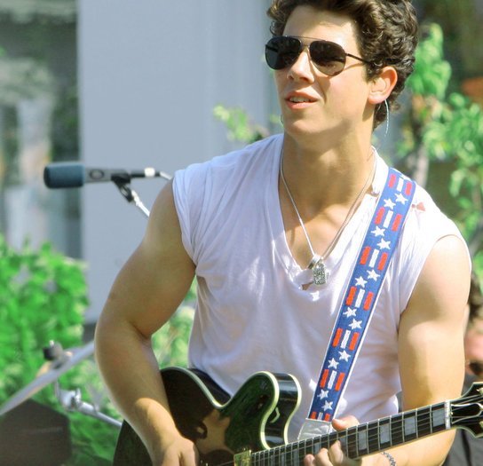 17393091_PUBJGUTOW[1] - Jonas Brothers