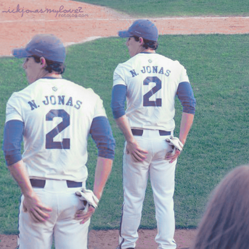 17393097_FCVXSPZCV[2] - Jonas Brothers