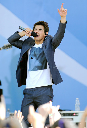 15194877_EVWAIADDM[1] - Jonas Brothers