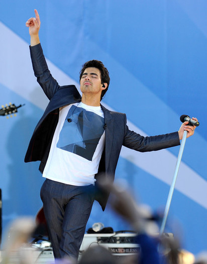 15194879_ETHGZKANP[1] - Jonas Brothers
