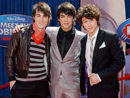 WVFUEMKSXAULFUPYKIK[2] - Jonas Brothers