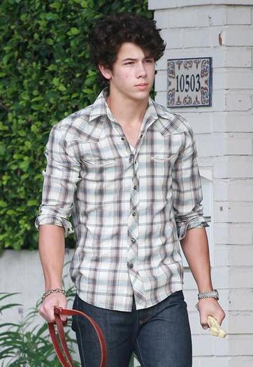 Nick_Jonas_1239994254_3