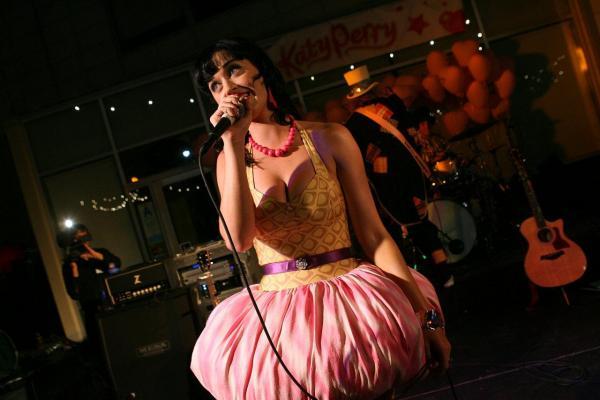 Katy_Perry_1223851679_4