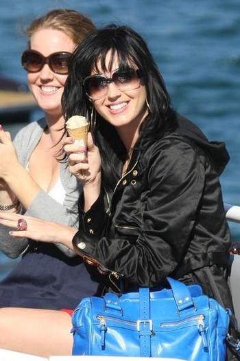 Katy_Perry_1259785724_1