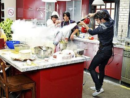 J_O_N_A_S__1241534333_4_2008 - jonas brothers