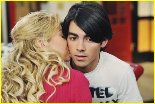 Jonas_1273437789_1_2009 - jonas brothers