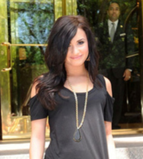 16246324_INGBPSBJH - demi lovato