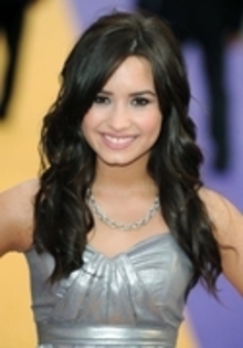 16246329_VTGXALHUB - demi lovato