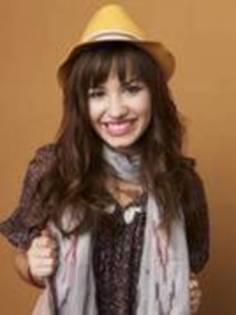 CXWEJJLJVQTOHUHWJJF - demi lovato