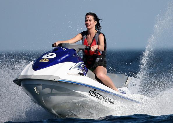 Katy_Perry_1259785924_2