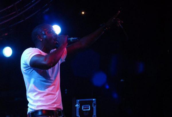 Akon_1246396266_2