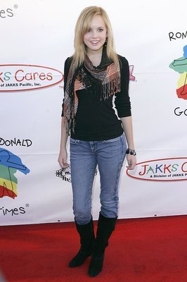 meaghan-jette-martin-830719l-poza