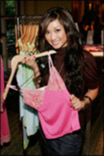 18732733_FECIYNGFA - brenda song