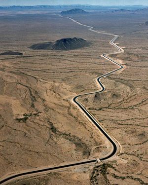 300px-Arizona_cap_canal - arizona-canyon