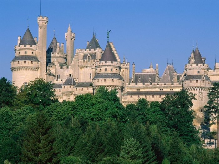 pierrefonds_castle_france-800x600 - imagini cu castele