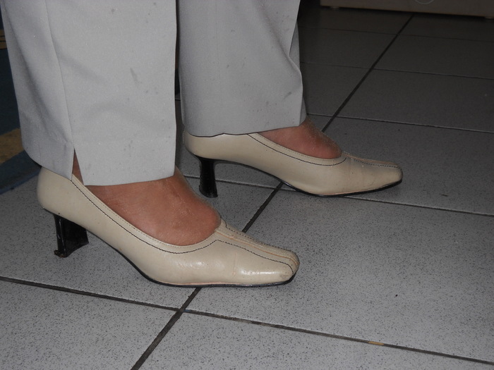 eleganti, stabili, de zi - incercari de pantofi
