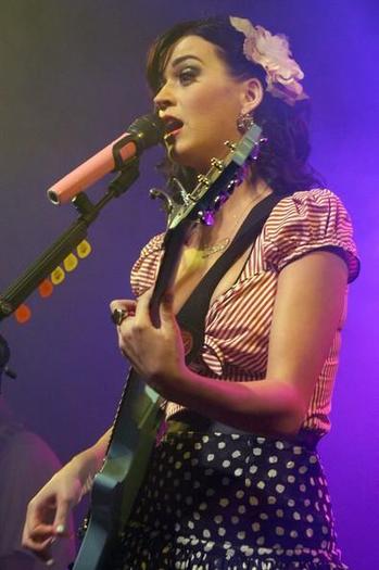 Katy_Perry_1259786459_1 - katy perry