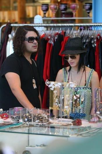 Katy_Perry_1259786637_0