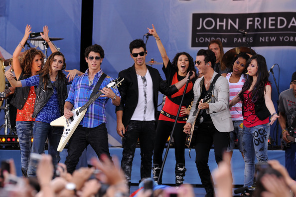 Nick+Jonas+Jonas+Brothers+Perform+ABC+Good+j1iPao6GYlXl - Jonas Brothers Perform On ABCs Good Morning America