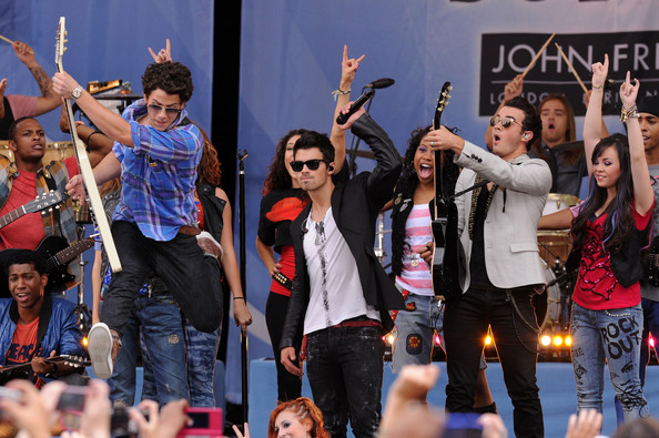 Nick+Jonas+Jonas+Brothers+Perform+ABC+Good+qoKcBHE_VC0l - Jonas Brothers Perform On ABCs Good Morning America