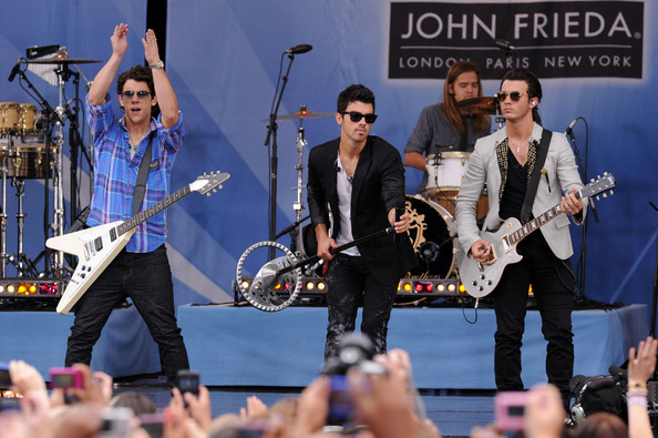 Nick+Jonas+Jonas+Brothers+Perform+ABC+Good+ZJgb0H-DZ63l - Jonas Brothers Perform On ABCs Good Morning America