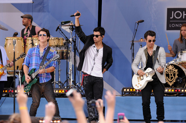 Nick+Jonas+Jonas+Brothers+Perform+ABC+Good+CHGvIbIJ158l Nick+Jonas+Jonas+Brothers+Perform+ABC+Good+CHGvIbIJ158l