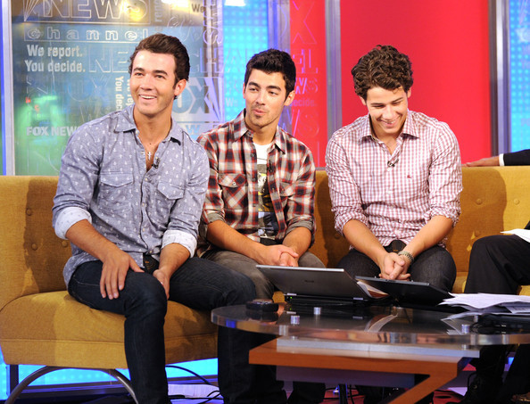 Nick+Jonas+Jonas+Brothers+Visit+FOX+Friends+WLDz-ZAXSxJl - The Jonas Brothers Visit FOX and Friends