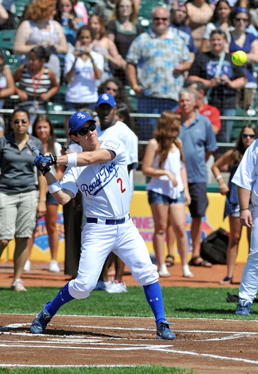 Nick+Jonas+Jonas+Brothers+play+ball+iFymBapOgO0l - The Jonas Brothers play ball